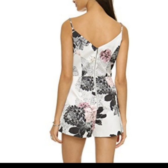 Keep Sake Floral Romper Size Small - Picture 2 of 8